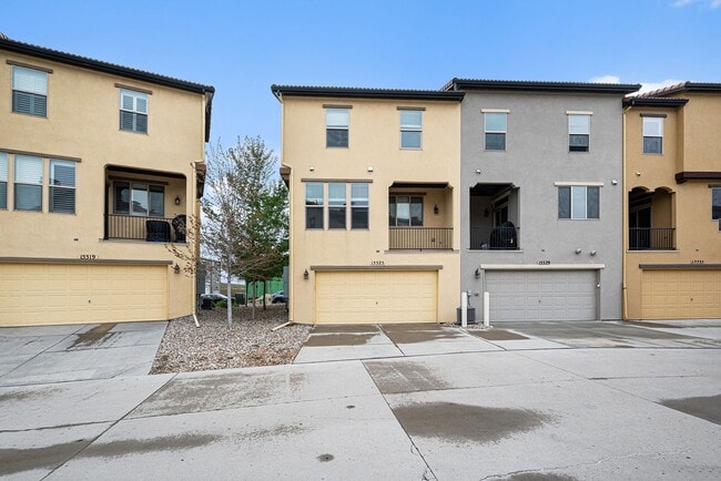 Building Photo - Stunning Solterra Townhome with Spacious B...