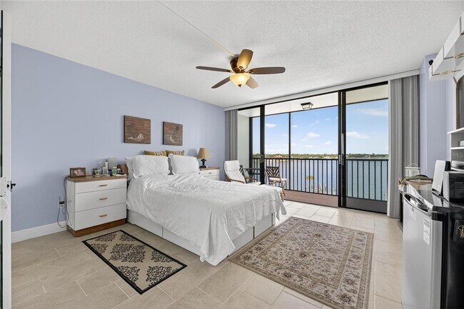 Building Photo - 7100 Sunshine Skyway Ln S