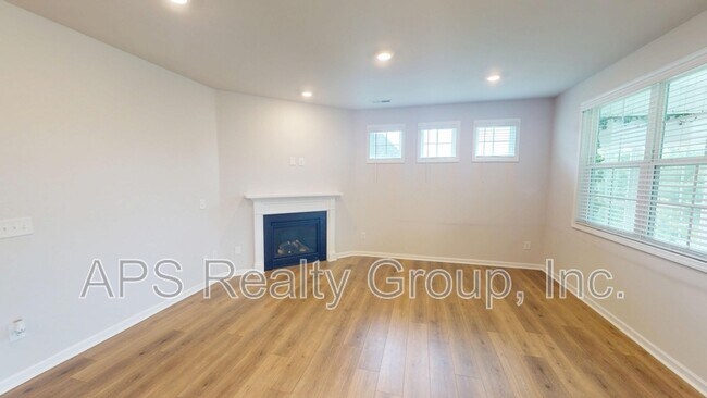 Building Photo - 4415 Sapphire Ct