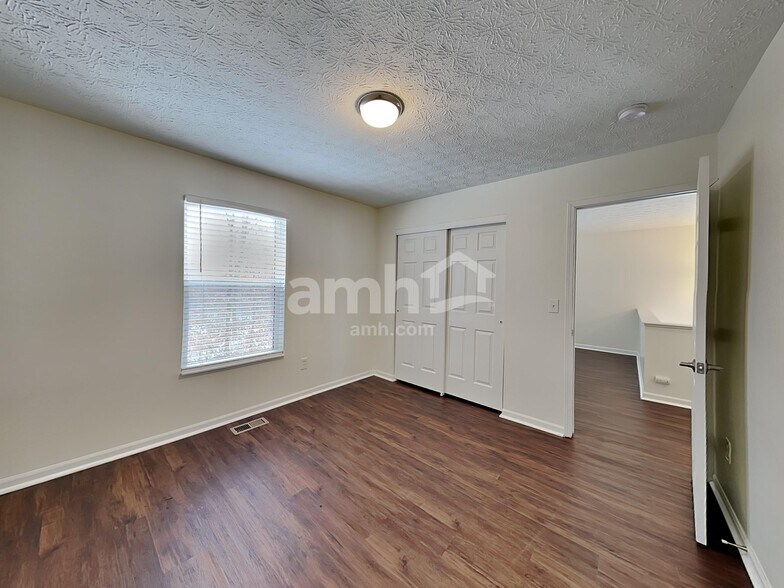 Building Photo - 568 Princeton St