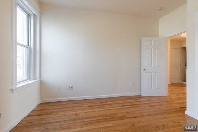 Building Photo - 46 E Palisade Ave
