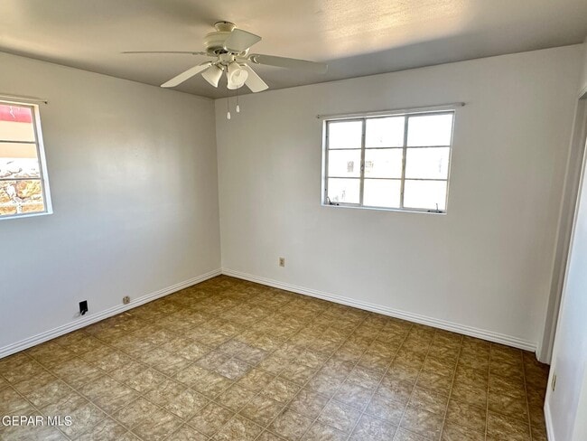 Building Photo - 5036 Louis Dr