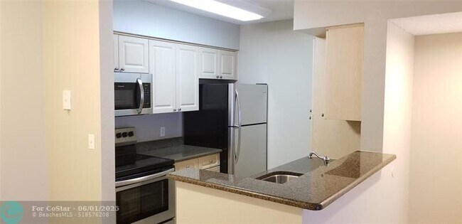 Building Photo - 2846 S University Dr
