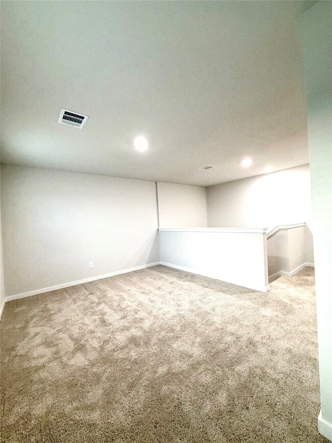 Building Photo - 533 Shoreview Dr