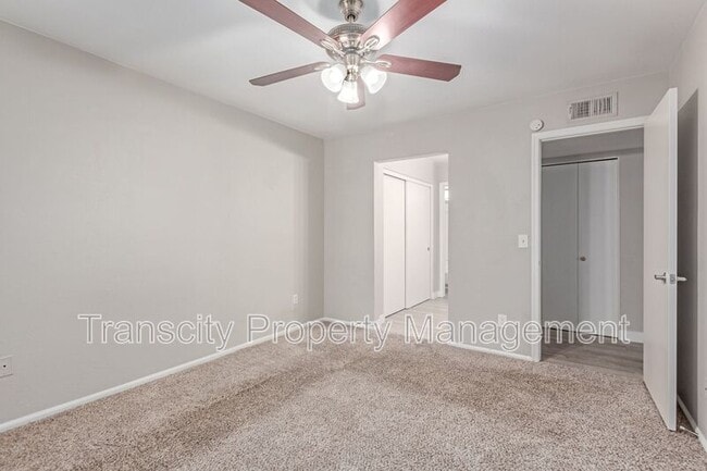 Building Photo - 10610 S 48th St