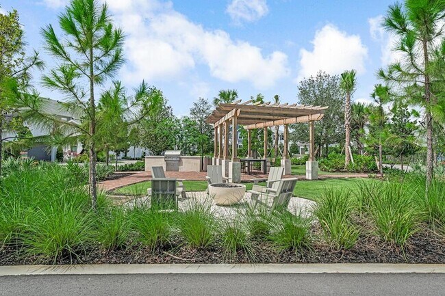 Building Photo - 925 SW Pr Ave