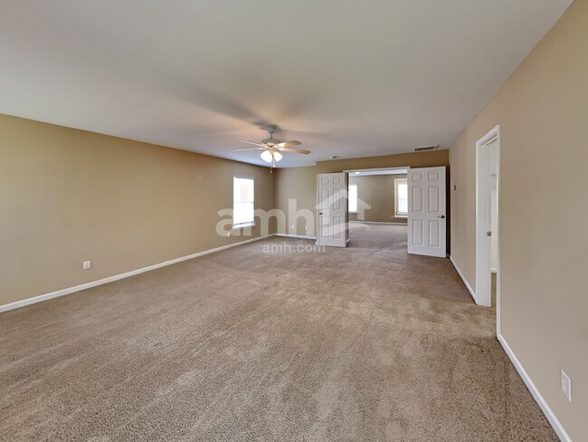 Building Photo - 330 Branch Valley Dr