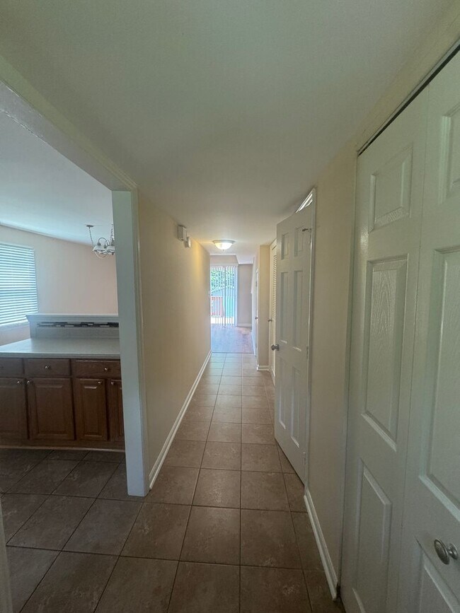 Building Photo - Mine Creek Duplex