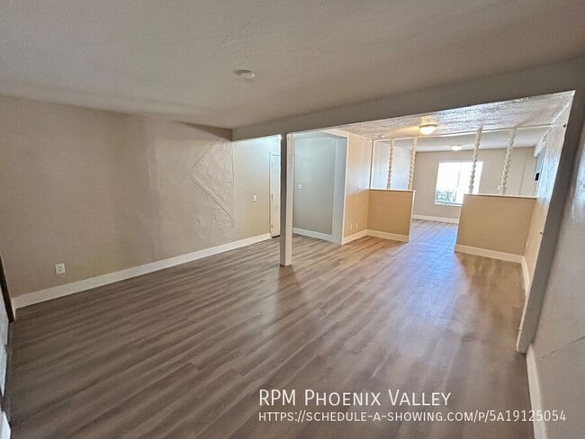 Building Photo - 8443 W Glenrosa Ave