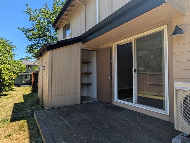 Building Photo - Nice 2 bed/1.5 bath condo in West Eugene