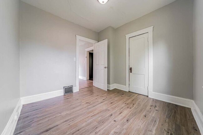 Building Photo - 3484 W 58th St