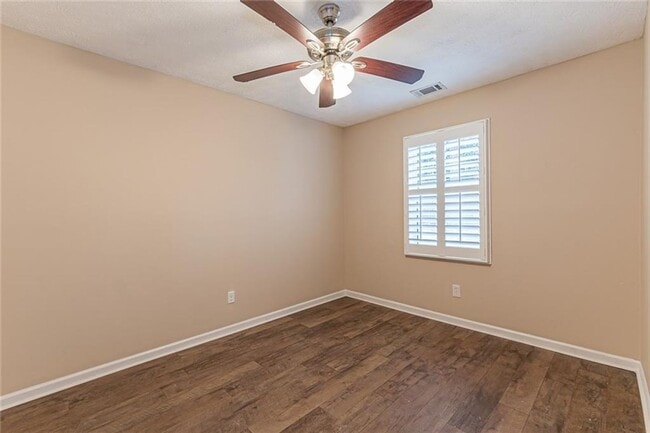 Building Photo - 2/1 Cottage home in Forsyth Co near Lake L...