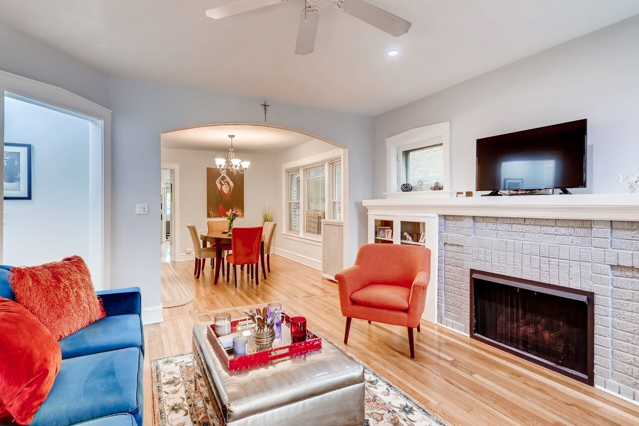 Building Photo - 2549 W Winnemac Ave