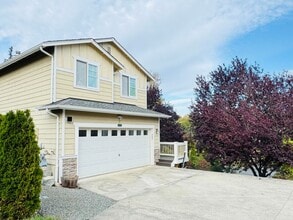 Building Photo - 3 Bed, 2.5 Bath PLUS Bonus Room