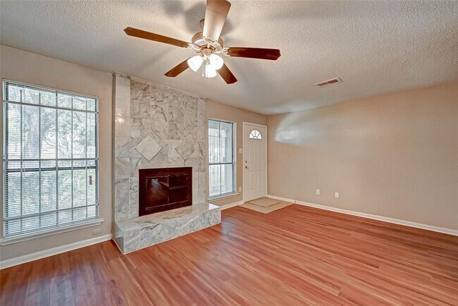 Building Photo - 17804 Kings Park Ln