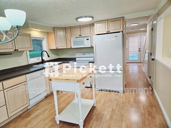 Building Photo - 9062 Tracyton Blvd NW