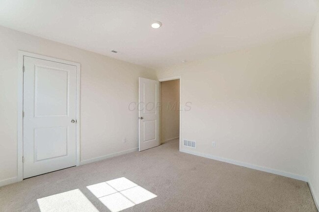 Building Photo - 852 Sunny Vale Dr