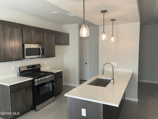 Building Photo - 553 Osier Dr