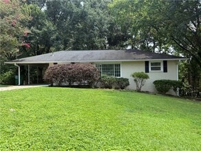 Building Photo - 2404 Elmwood Cir SE