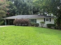 Building Photo - 2404 Elmwood Cir SE