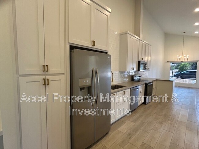 Building Photo - 2120 Datepalm Ave