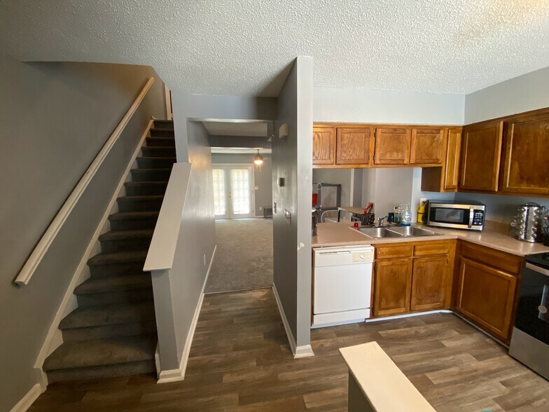 Building Photo - 541 Lex Dr