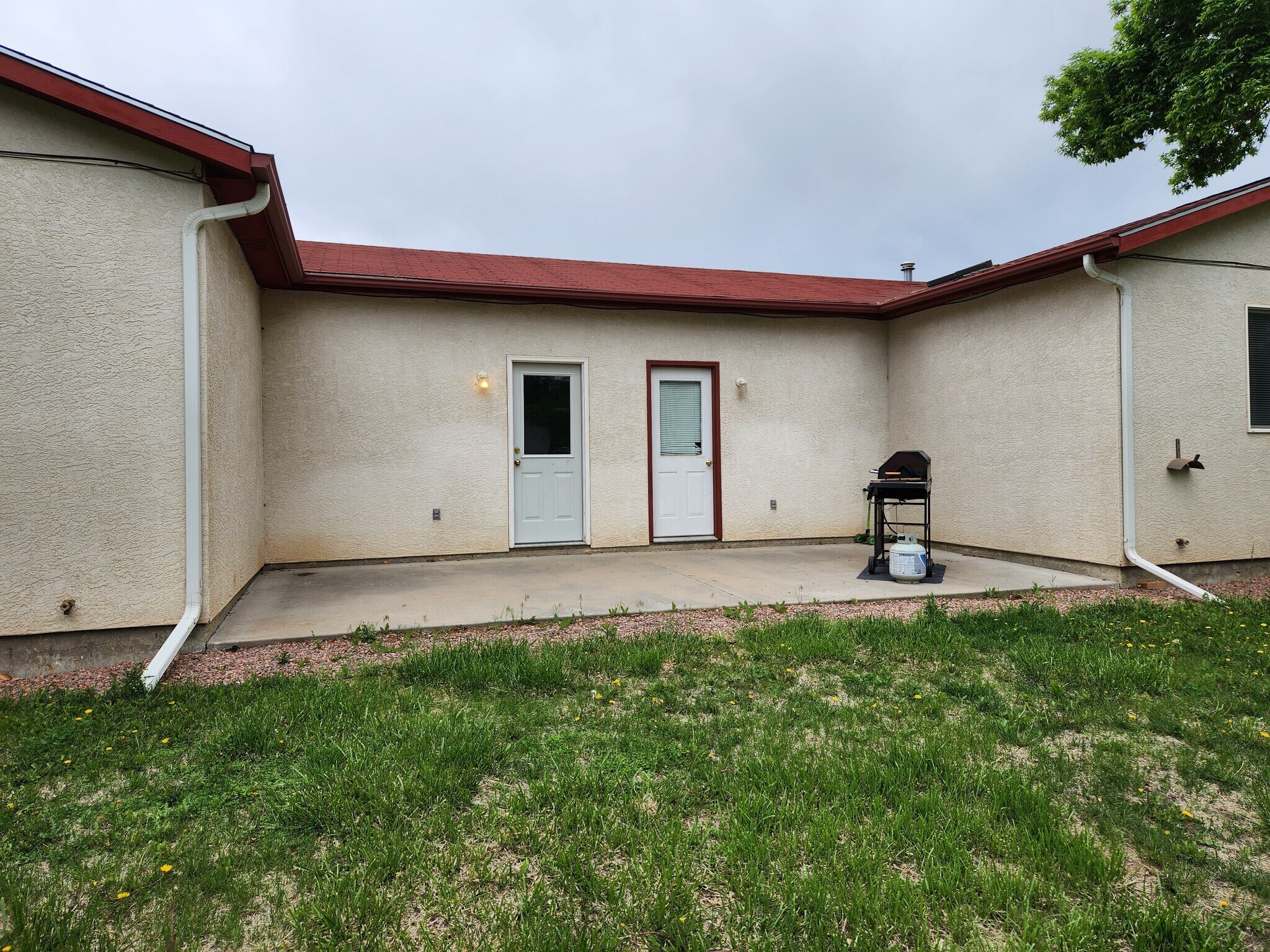 Shared back patio - 525 N Diamond Ave