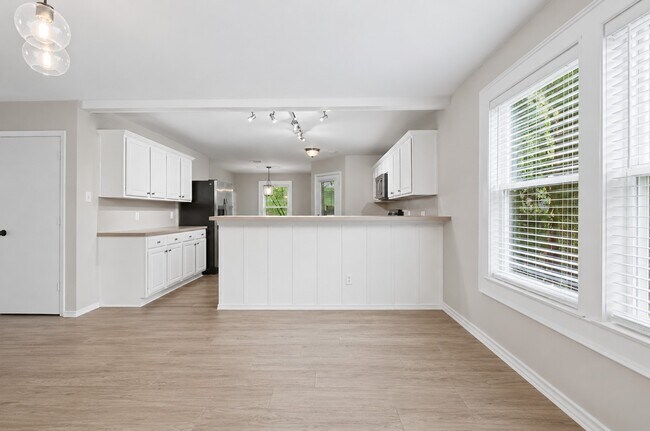 Building Photo - 6 Orion Star Ct