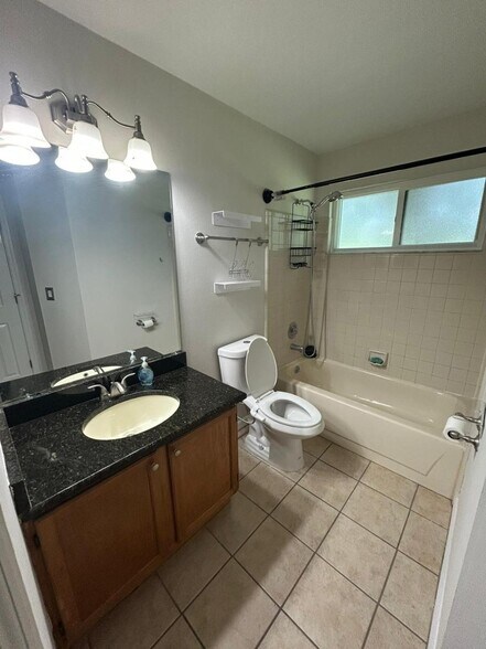 Building Photo - 9532 Darien Ave