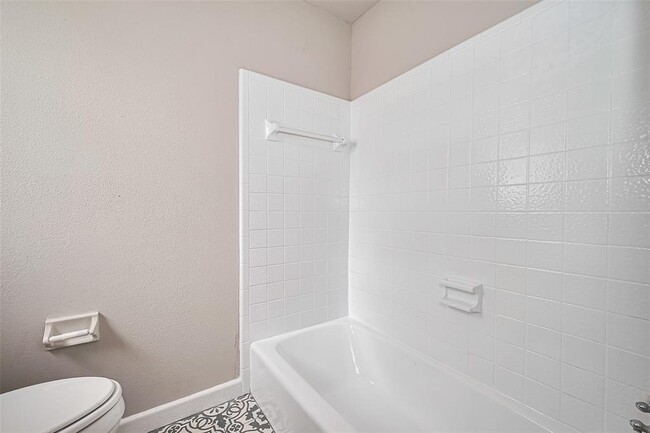Building Photo - 10815 Creektree Dr