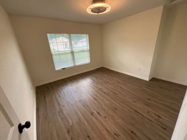 Building Photo - Oak Hill Plantation 3/2 NE Ocala Home