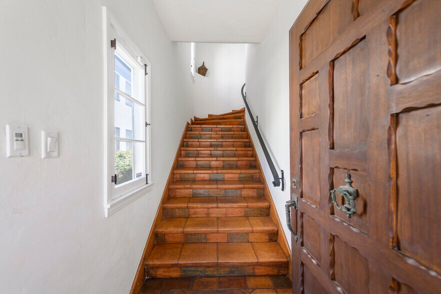 private entrance - 148 S Orange Dr