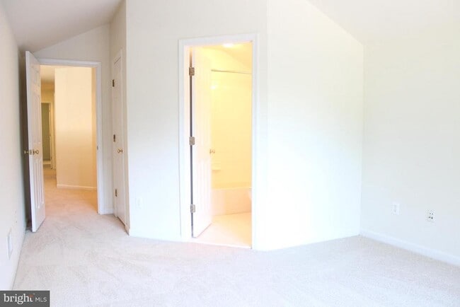 Building Photo - 15220 Lord Culpeper Ct