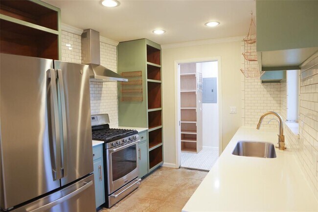 Building Photo - 4815 Oldfort Hill Dr