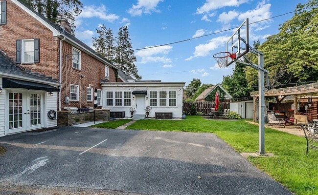 Building Photo - 3015 N 5th St