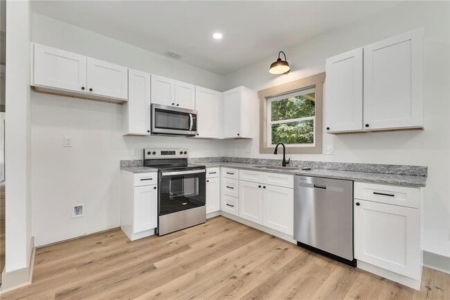 Building Photo - 3 Forsyth St NE