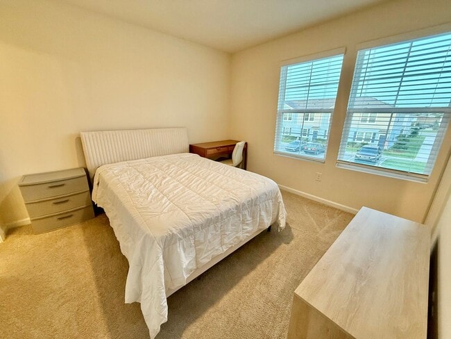 Building Photo - 2BR/3BA Townhome Sweet Townhome - Pet Frie...