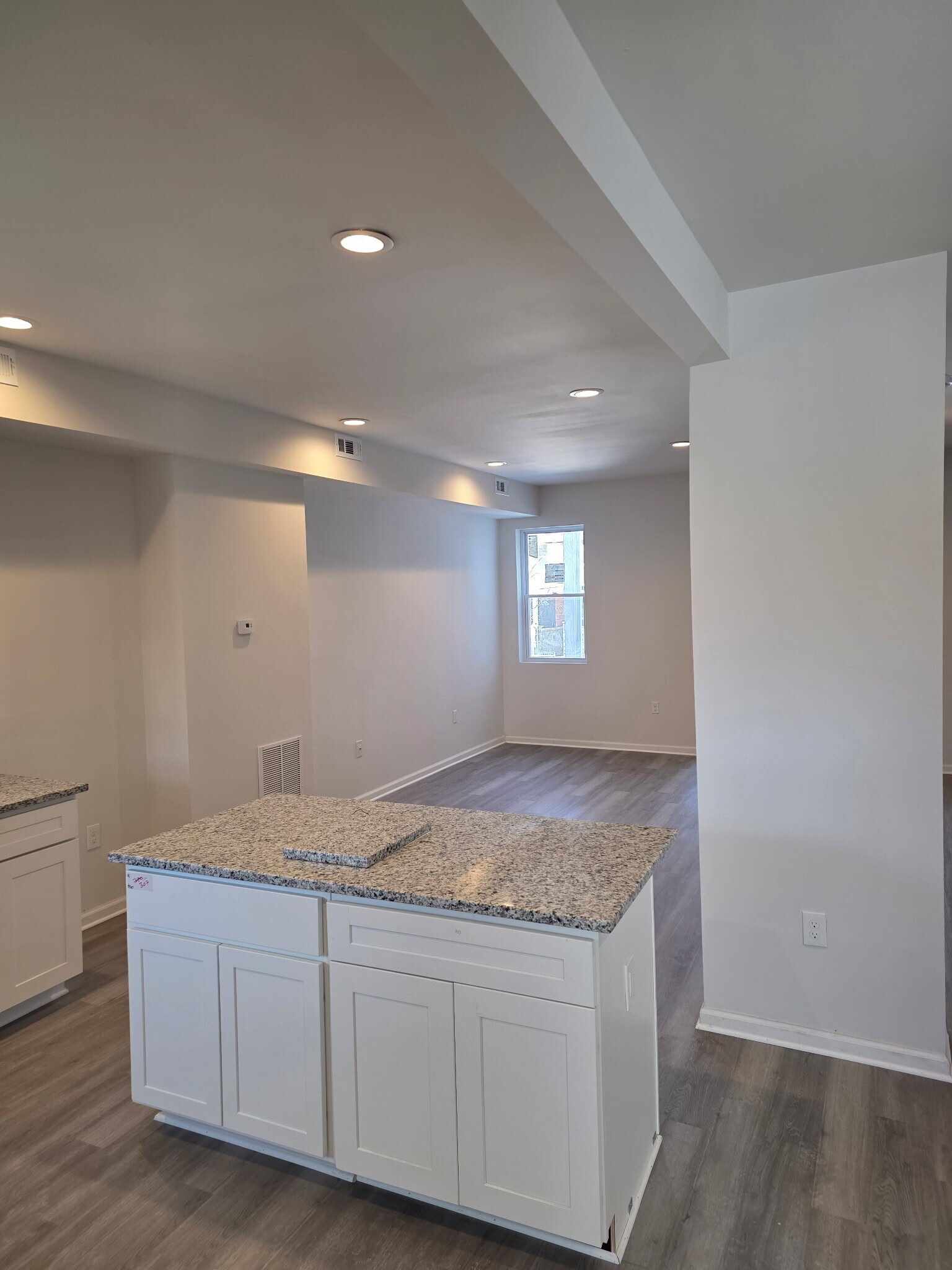 Building Photo - 2927 Oakley Ave