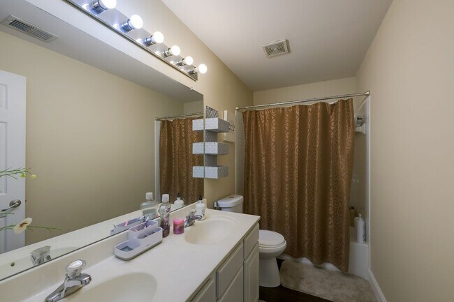 Building Photo - Luxurious Single Family Home in Emerald Farm