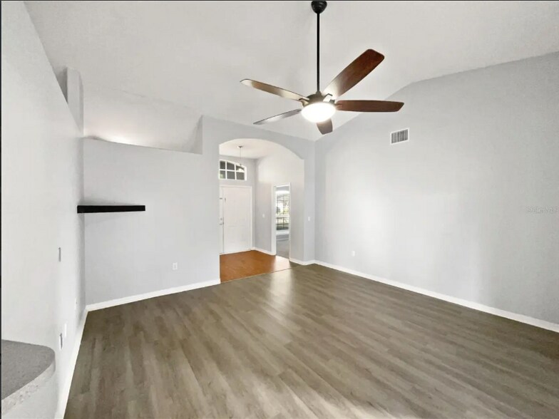 Building Photo - 7010 Summit Cir