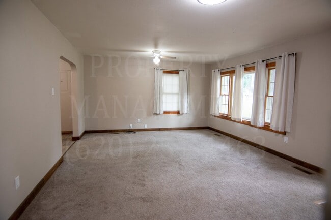 Building Photo - 3 bedroom, rental in west Coffeyville.