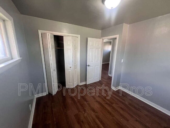 Building Photo - 5650 N 61st St