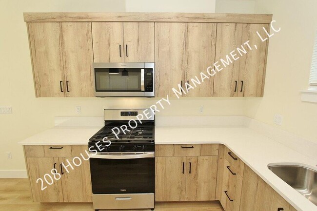 Building Photo - Immaculate Apartment w/2 Master Suites *75...