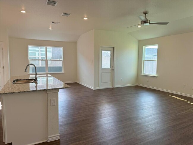 Building Photo - 501 Double Vision Rd