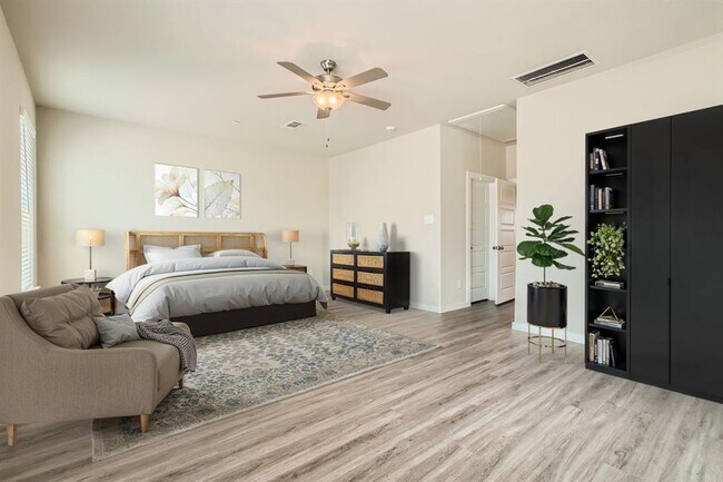 Building Photo - 430 S Centro Cir