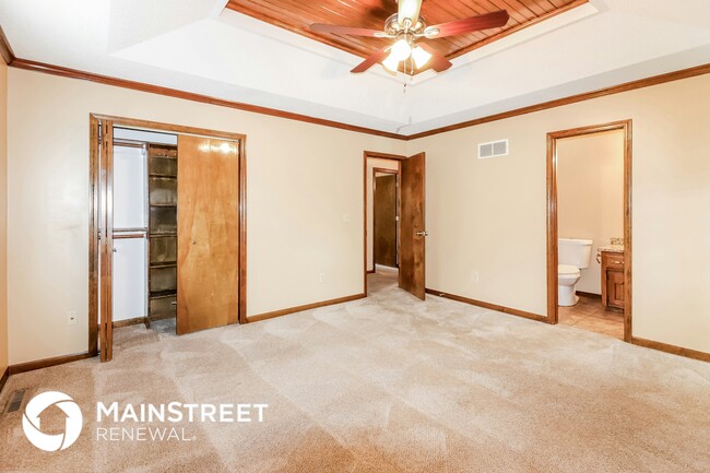 Building Photo - 301 W Heritage Dr