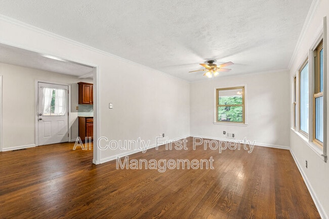 Building Photo - 2461 Fontaine Cir