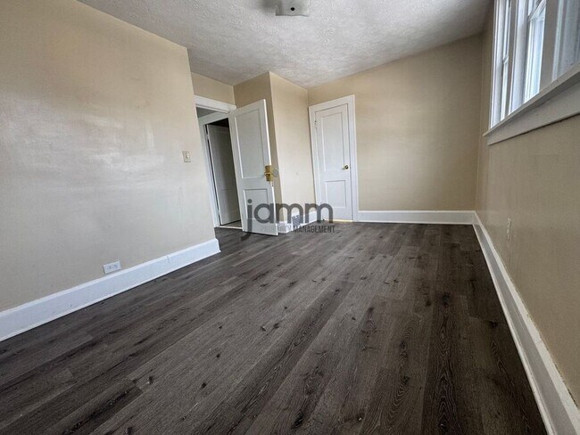 Building Photo - 5233 Anthony St