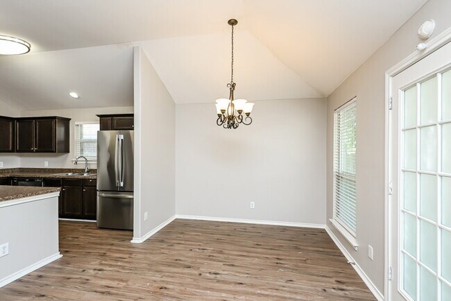 Building Photo - 1104 Monticello Dr