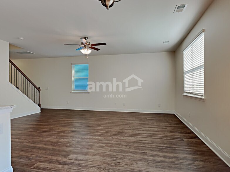 Building Photo - 1830 Produce Ln